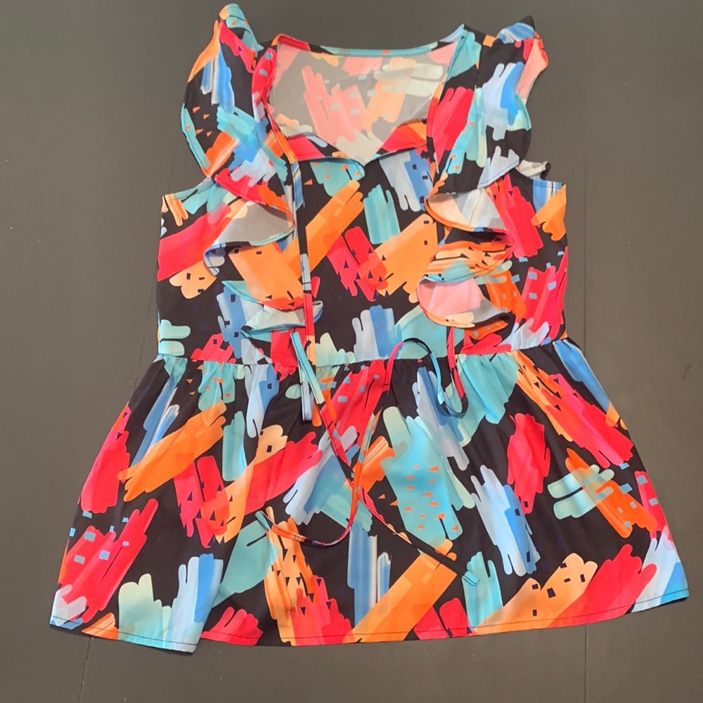 🎉 Super fun tank with frills NWOT 🎉